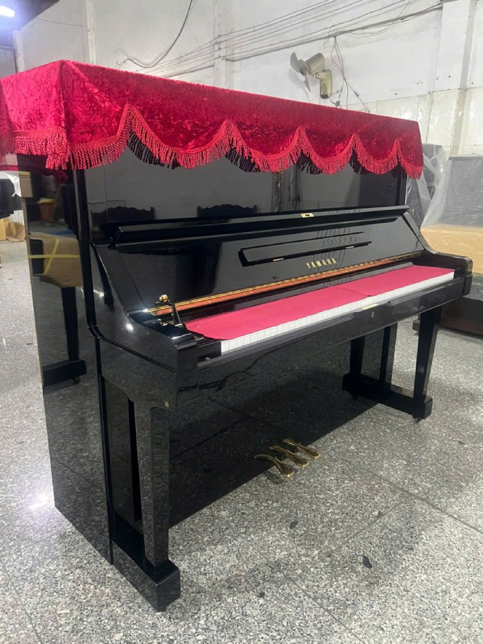 Piano Yamaha UX